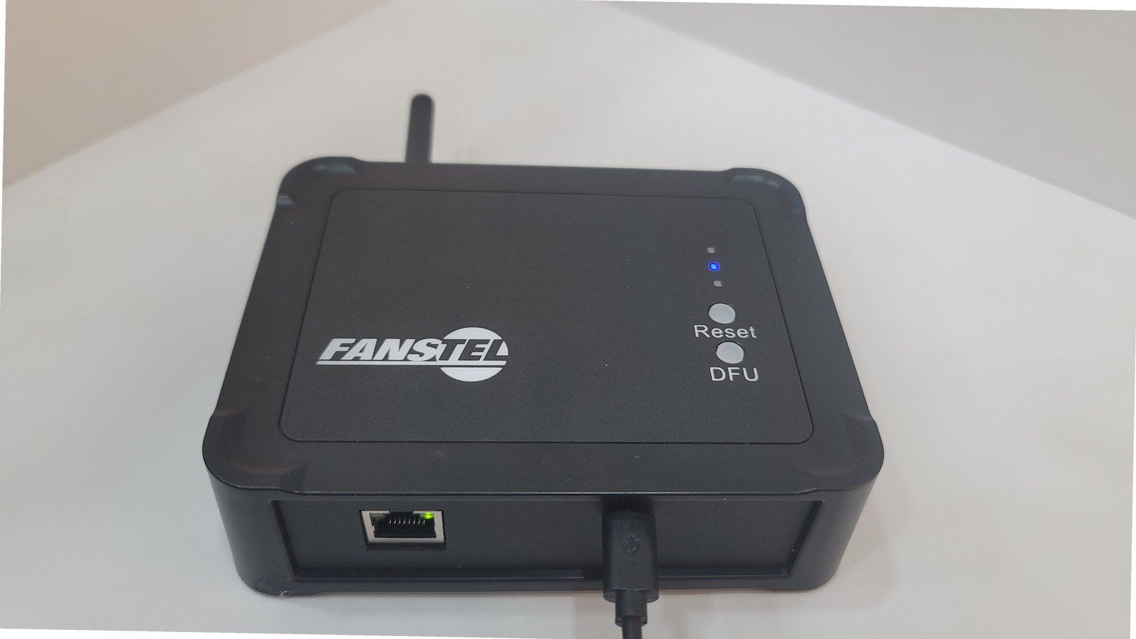 The LEW840x front, Ethernet and power