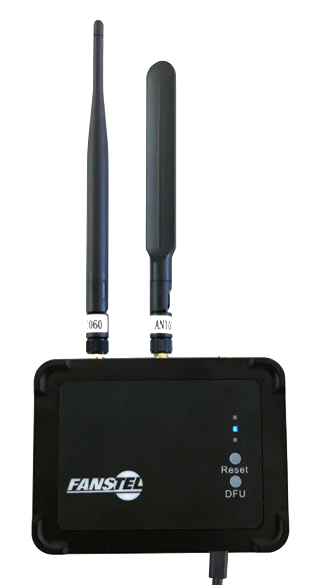 A Fanstel LEW840X gateway with two antennas