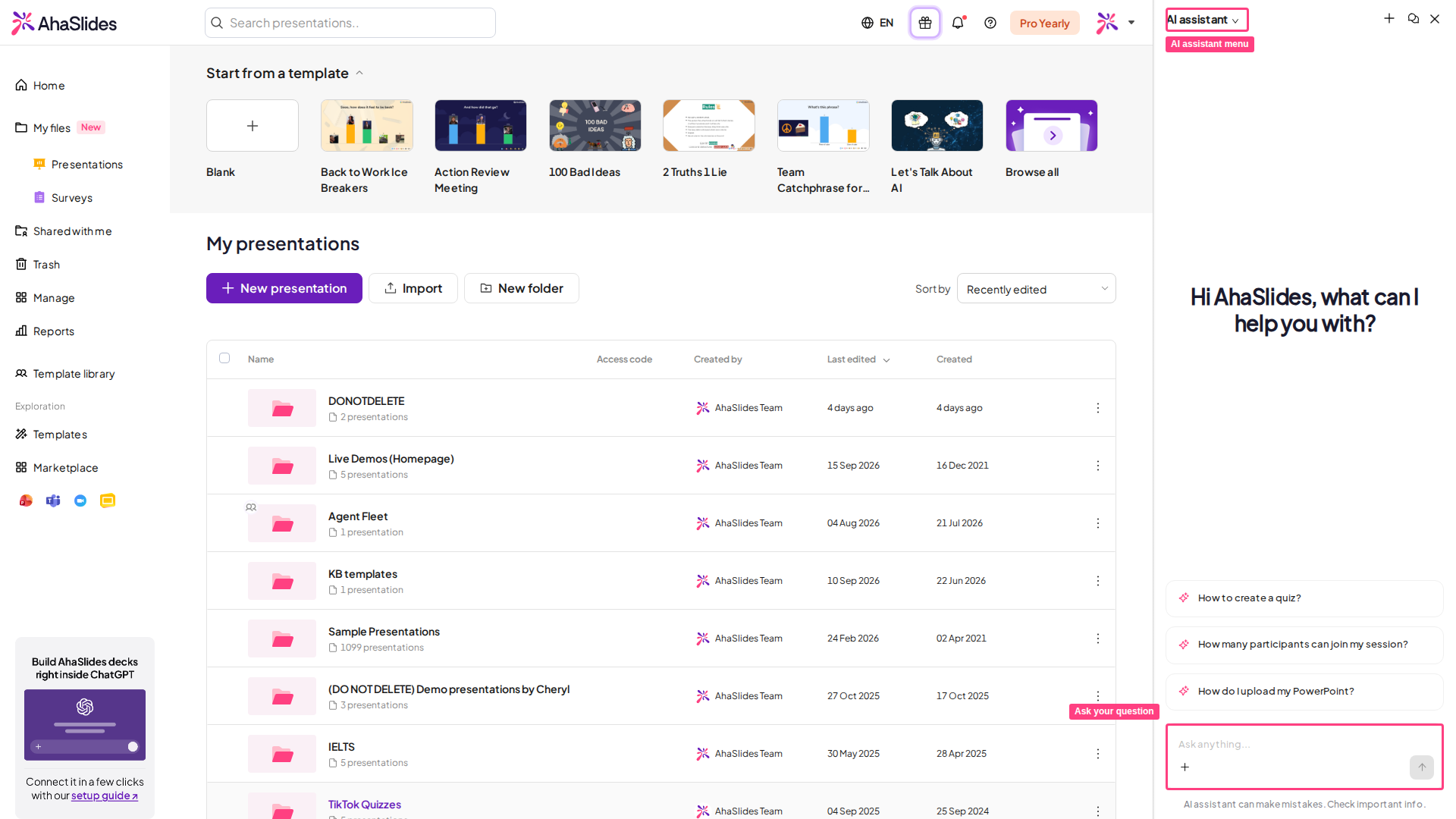 El panel del asistente de IA de AhaSlides con su menú AI assistant y el cuadro Ask anything resaltados