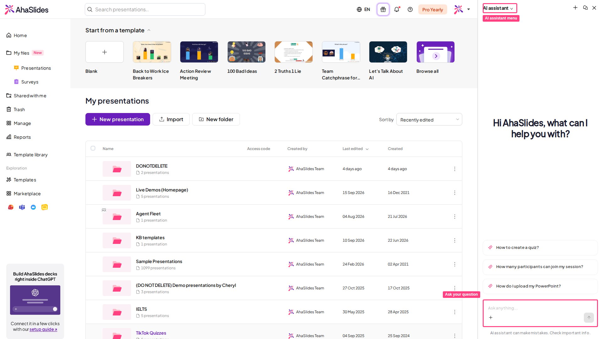 El panel del asistente de IA de AhaSlides con su menú AI assistant y el cuadro Ask anything resaltados