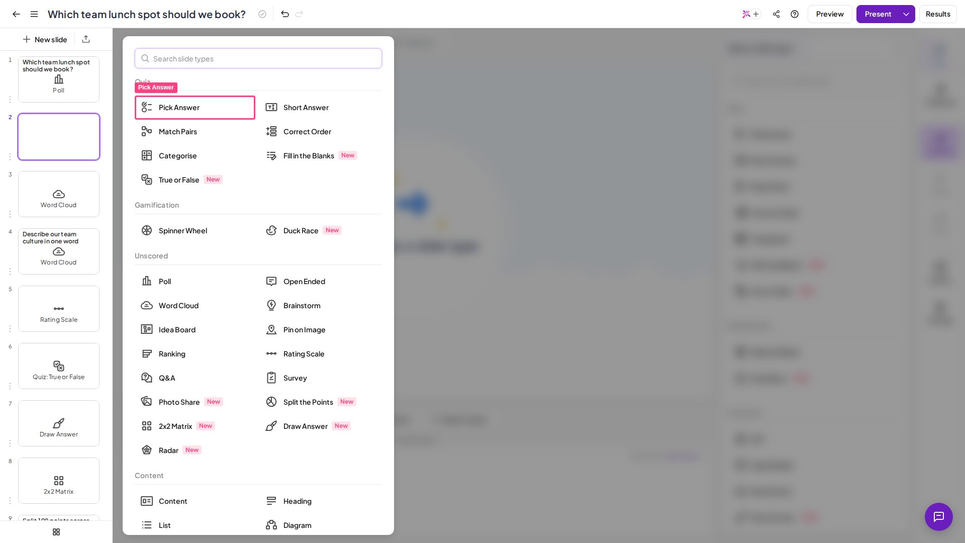 El selector de tipos de diapositiva del editor de AhaSlides con Pick Answer, el tipo de diapositiva de quiz principal, resaltado