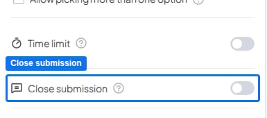 A opção Fechar submissão destacada na aba Conteúdo de um slide no editor do AhaSlides