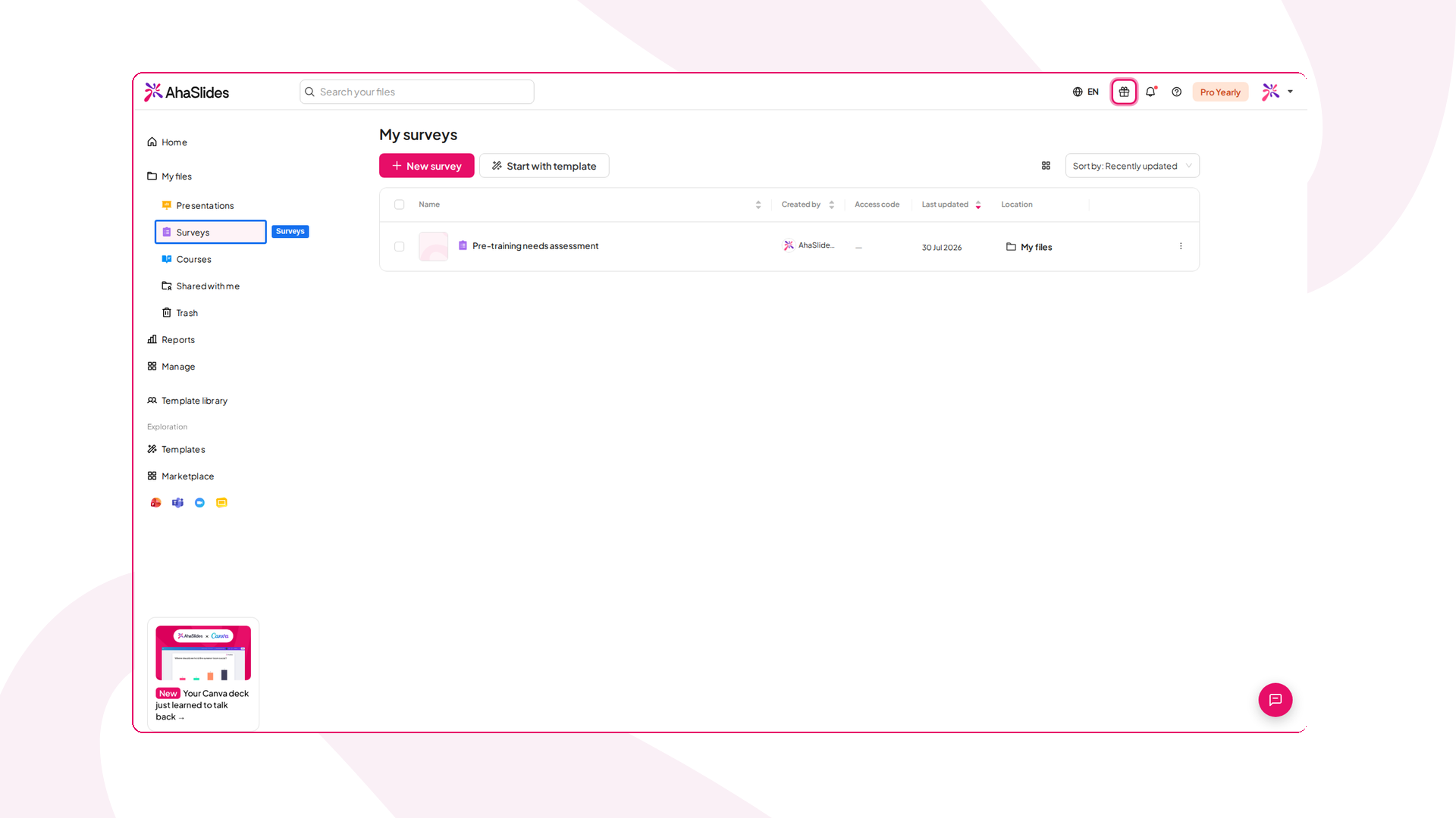 Het AhaSlides-dashboard met Enquêtes gemarkeerd in het menu links
