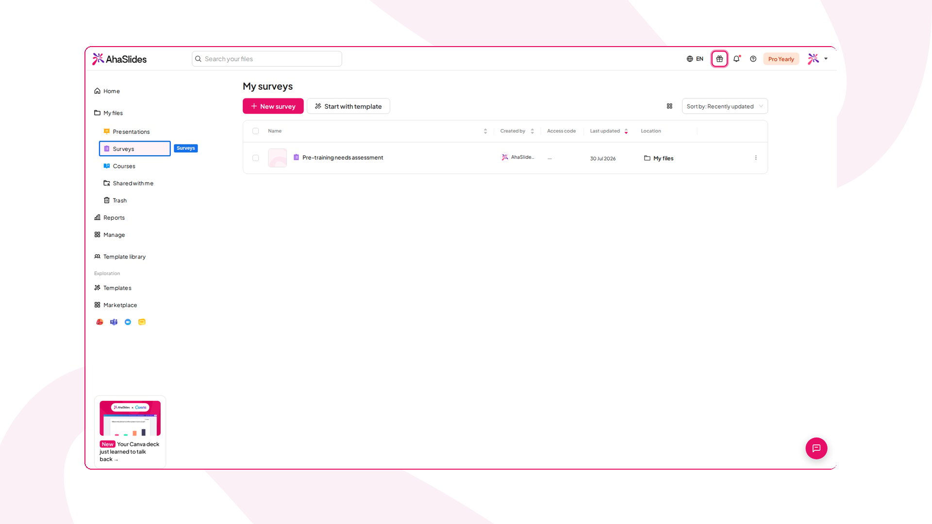 Het AhaSlides-dashboard met Enquêtes gemarkeerd in het menu links