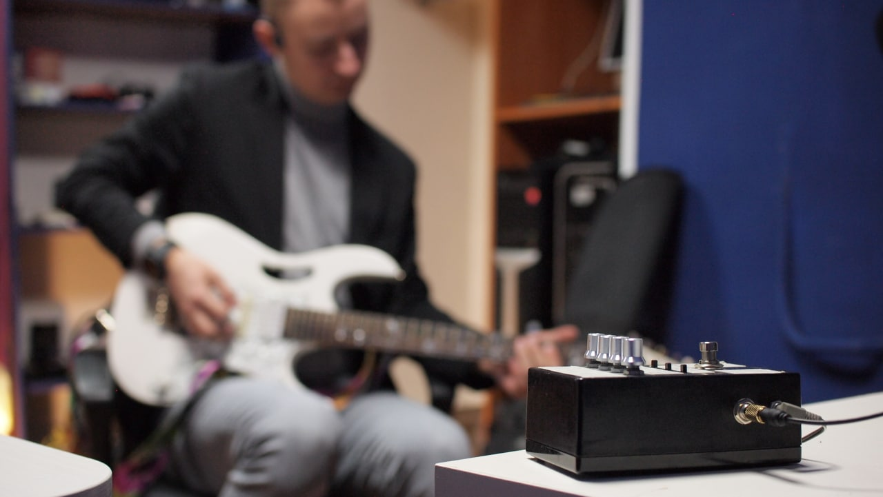 index-diy-predusilitel-dlya-elektrogitary