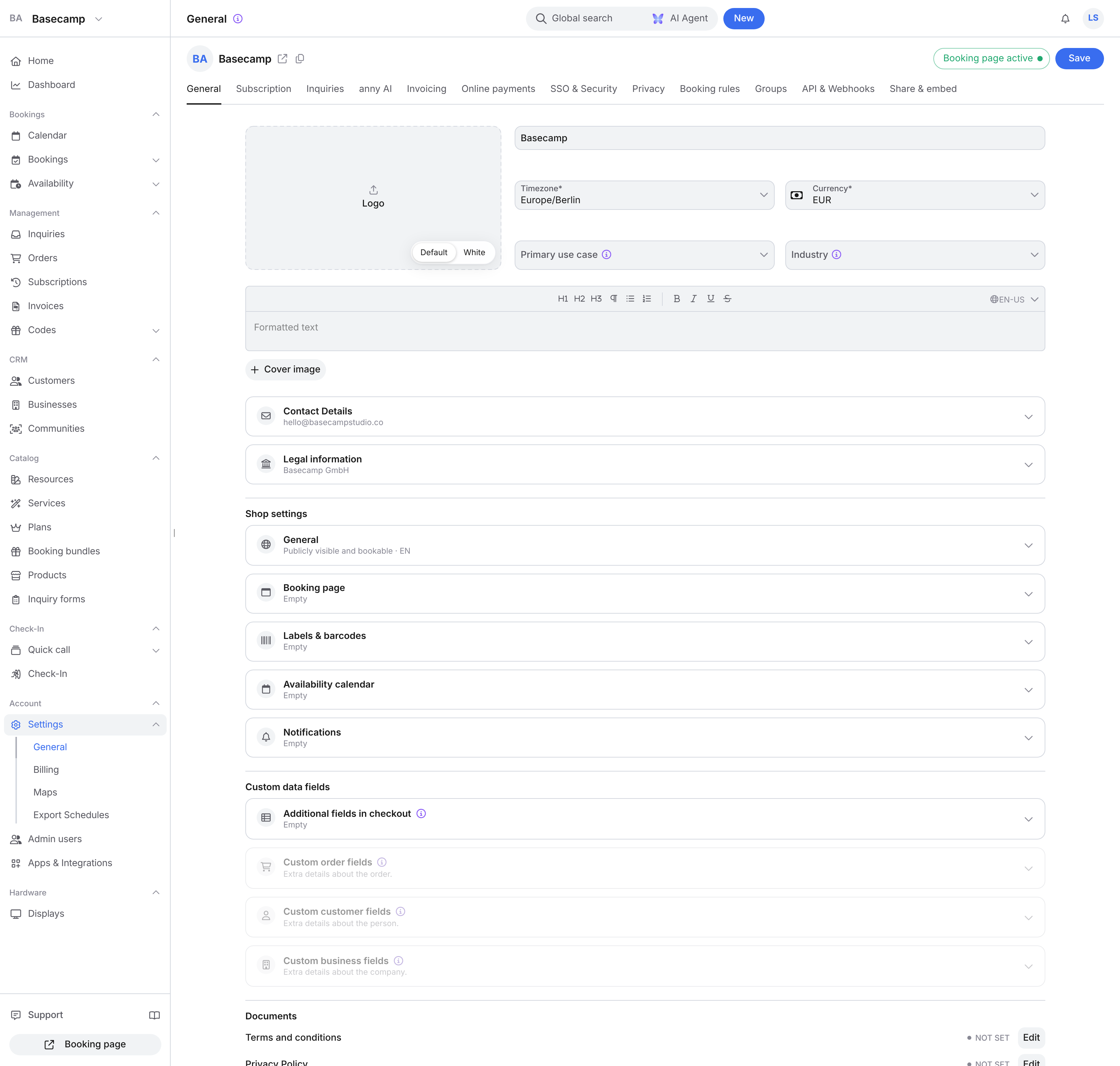 Account-Einstellungen von Basecamp: Seitenleiste mit Einstellungen, Reiter von General bis Share and embed, darunter Shop settings, Custom data fields und Documents