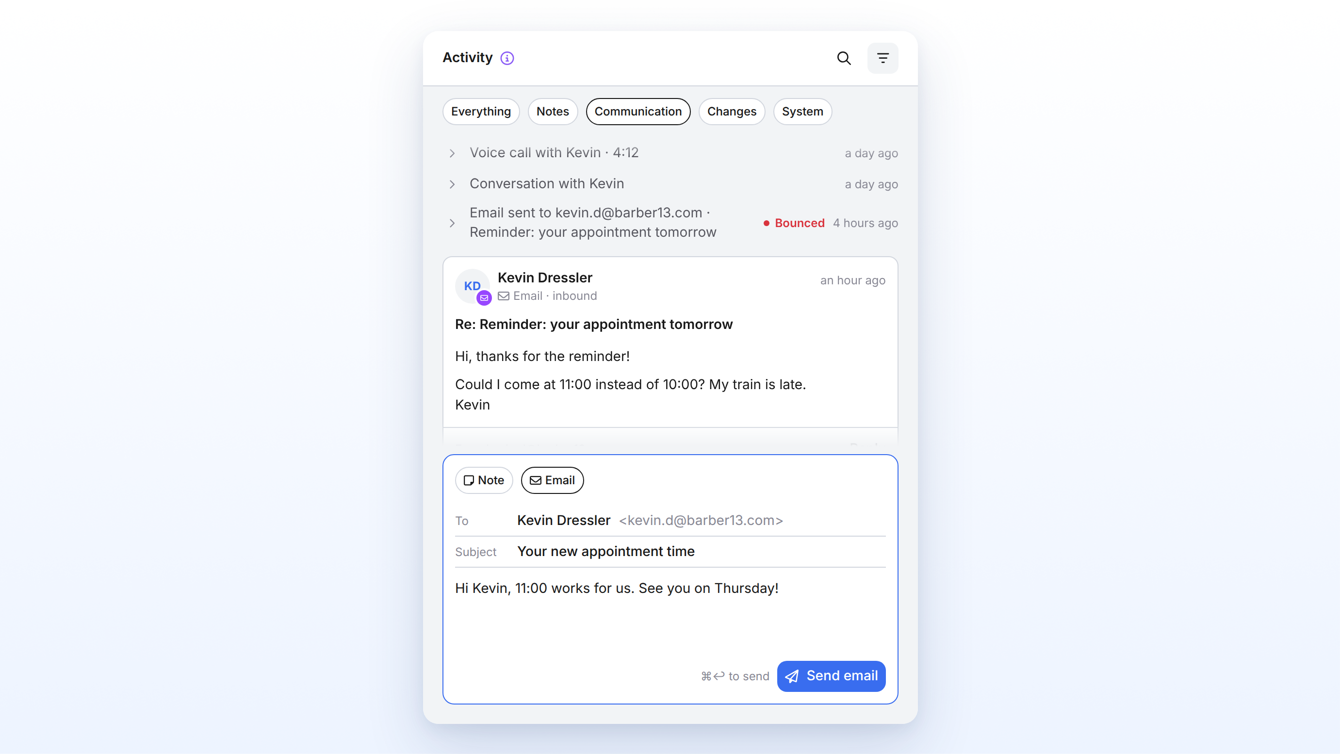 Aktivität mit Filter Kommunikation, einer eingehenden Kunden-E-Mail und dem Eingabefeld im Modus E-Mail mit An, Betreff und Nachricht