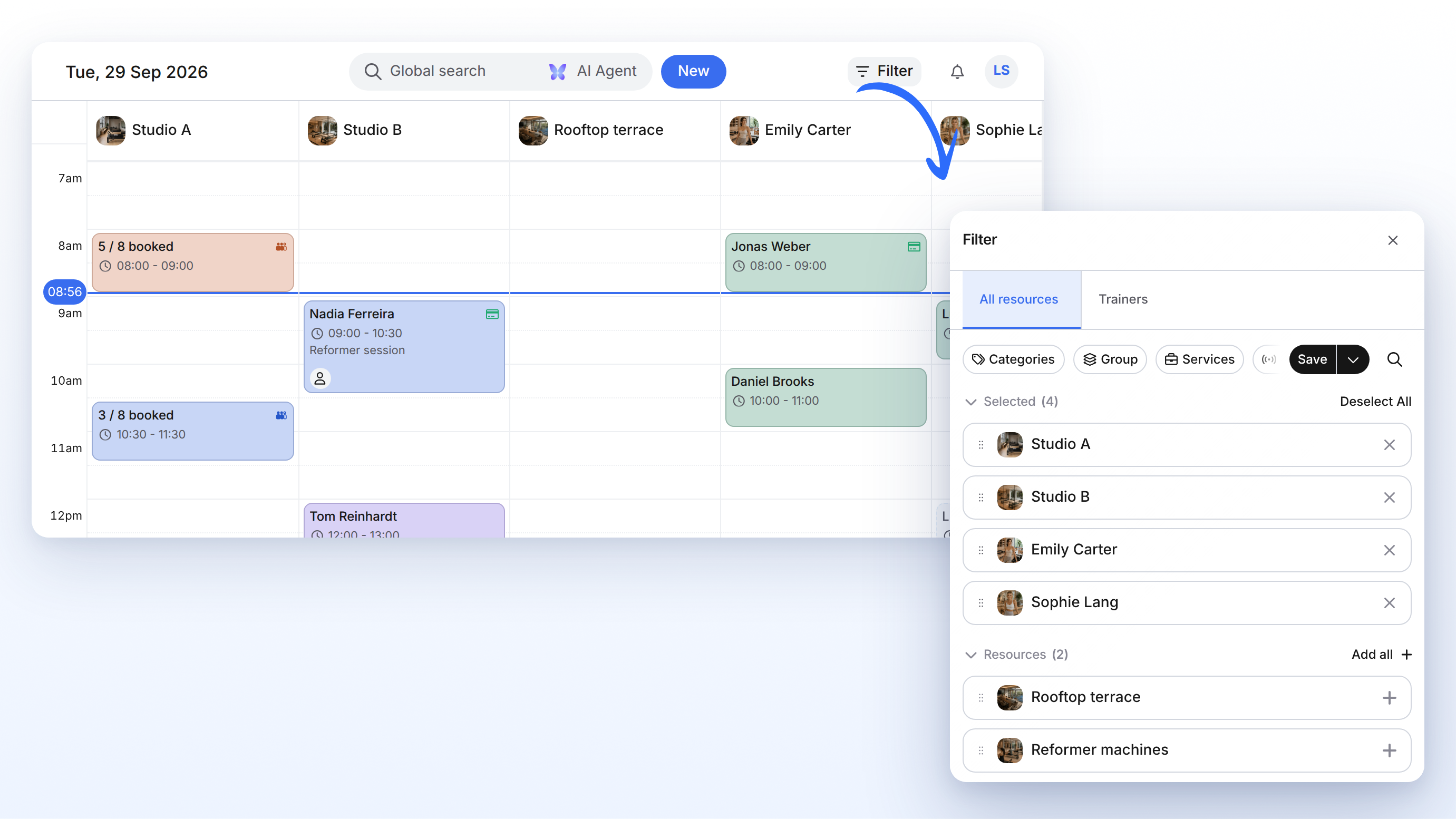 Kalender in der Ansicht Tag mit geöffnetem Filter-Panel und ausgewählten Ressourcen
