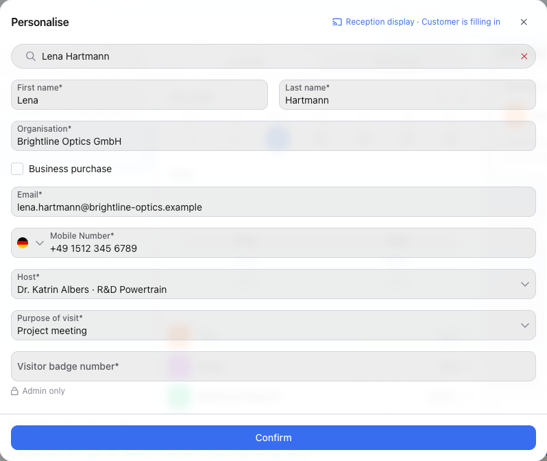 Fenster Personalisieren mit Status Reception display · Customer is filling in und den vom Display übernommenen Feldern E-Mail und Mobilnummer