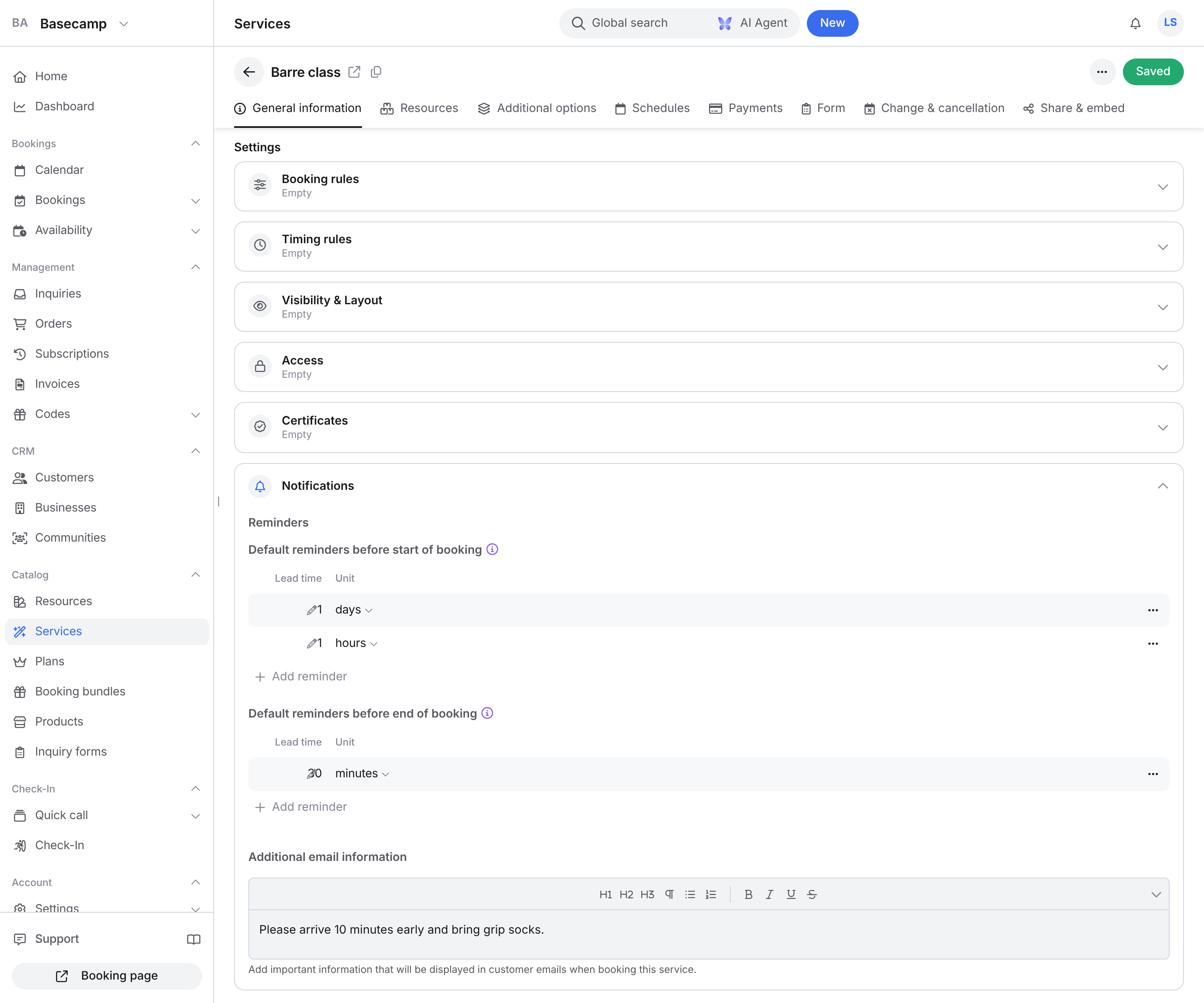 Service im Katalog: Seitenleiste Katalog und Services, Reiter Allgemeine Informationen, Abschnitt Einstellungen, Gruppe Mitteilungen mit Erinnerungen und zusätzlichen E-Mail-Informationen