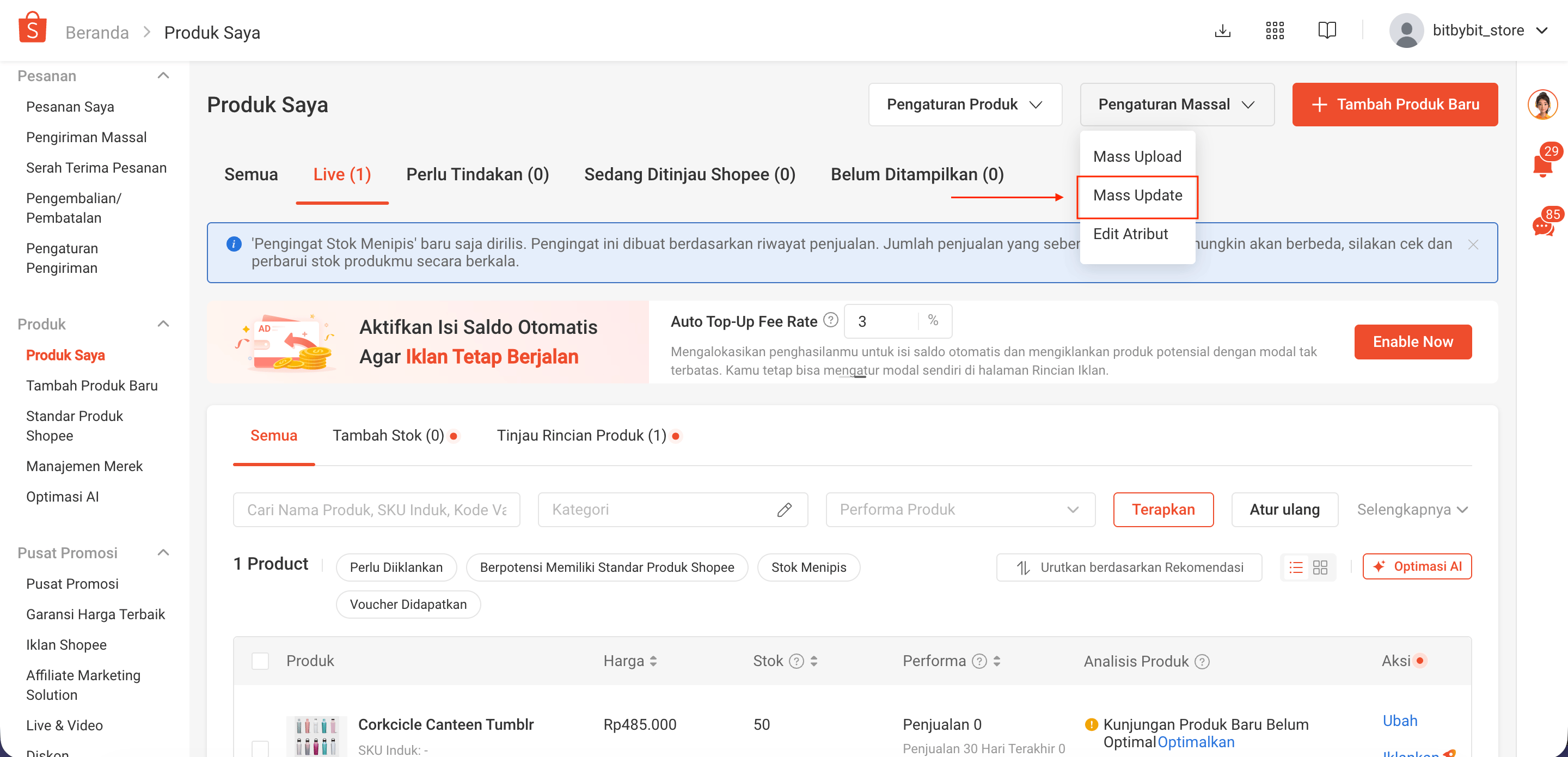 Shopee Seller Center Produk Saya page with the Pengaturan Massal dropdown open and Mass Update highlighted