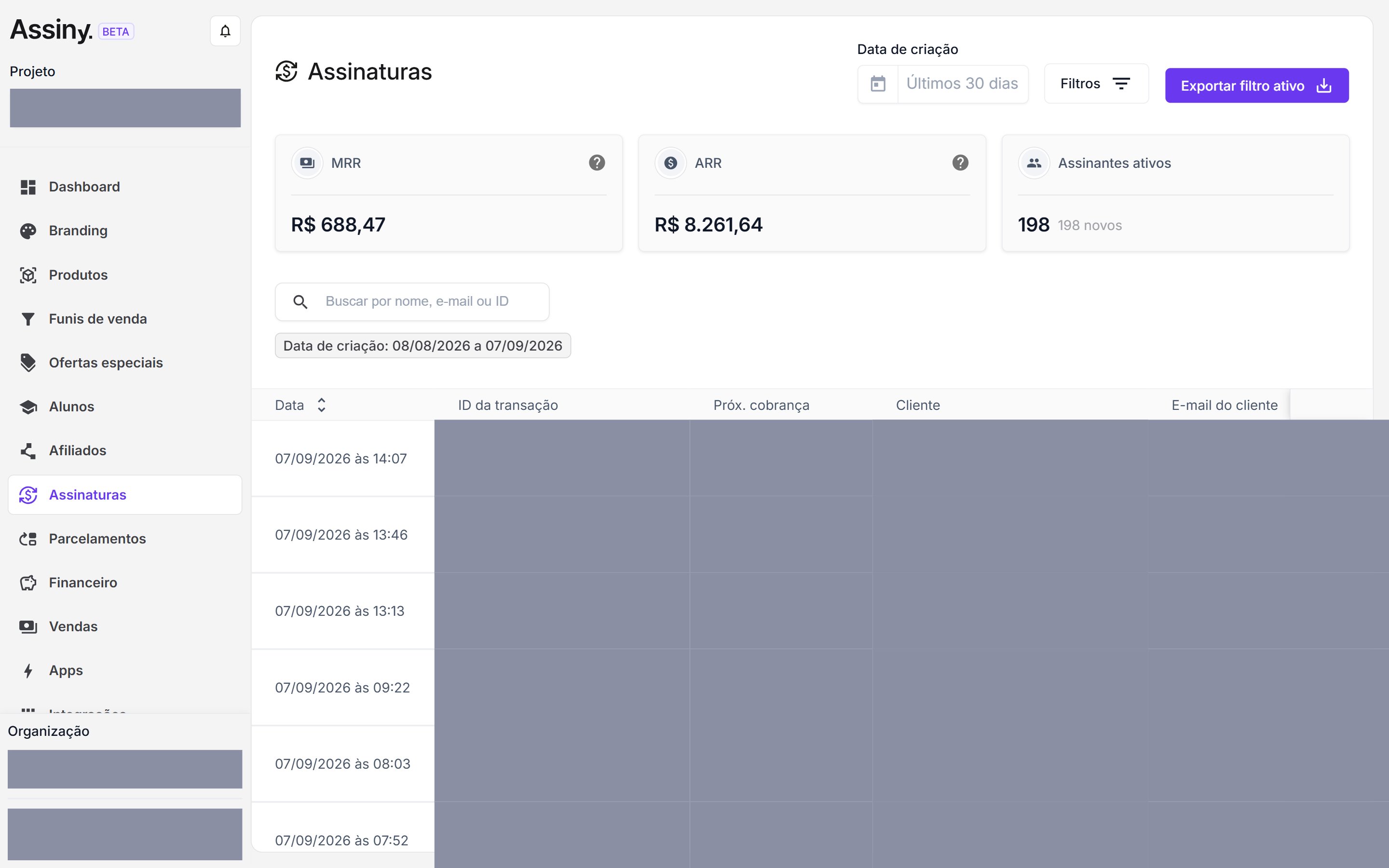Tela de Assinaturas no painel da Assiny. No alto, o seletor Data de criação em Últimos 30 dias, o botão Filtros e o botão Exportar filtro ativo. Abaixo, os cards MRR, ARR e Assinantes ativos. Em seguida, o campo Buscar por nome, e-mail ou ID e a etiqueta do intervalo aplicado. A tabela começa pela coluna Data, com as setas de ordenação; as colunas ID da transação, Próx. cobrança, Cliente e E-mail do cliente aparecem tarjadas.