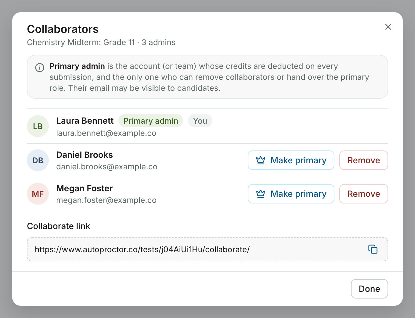 Cuadro de diálogo Collaborators de un examen con 3 administradores. Una nota explica el rol Primary admin. Laura Bennett tiene las insignias Primary admin y You. Daniel Brooks y Megan Foster tienen cada uno los botones Make primary y Remove. Debajo están el Collaborate link con un icono de copiar y un botón Done