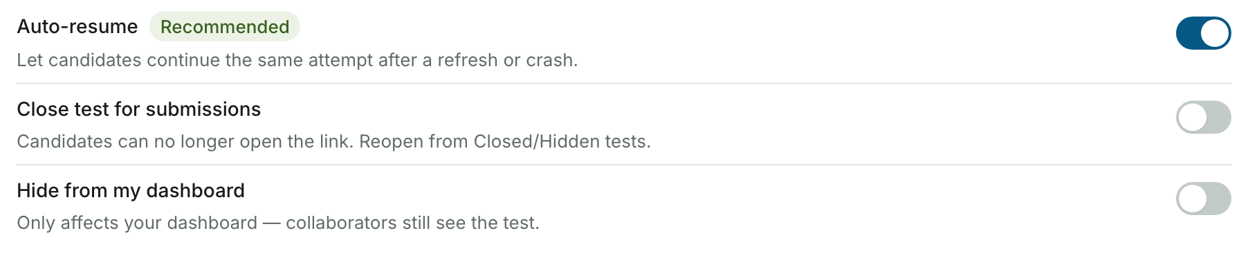 Três linhas de interruptores na seção General. Auto-resume, marcado como Recommended, está ativado. Close test for submissions e Hide from my dashboard estão desativados