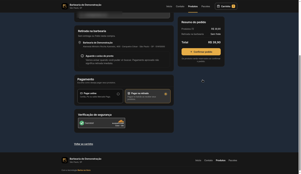 Finalizar pedido com a retirada na barbearia, as opções Pagar online e Pagar na retirada, a verificação de segurança e o botão Confirmar pedido