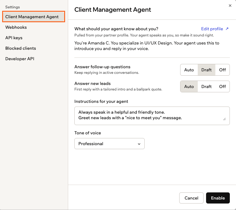 La configuración del Client Management Agent, con controles de respuesta para preguntas de seguimiento y nuevos leads, instrucciones y un selector de tono de voz