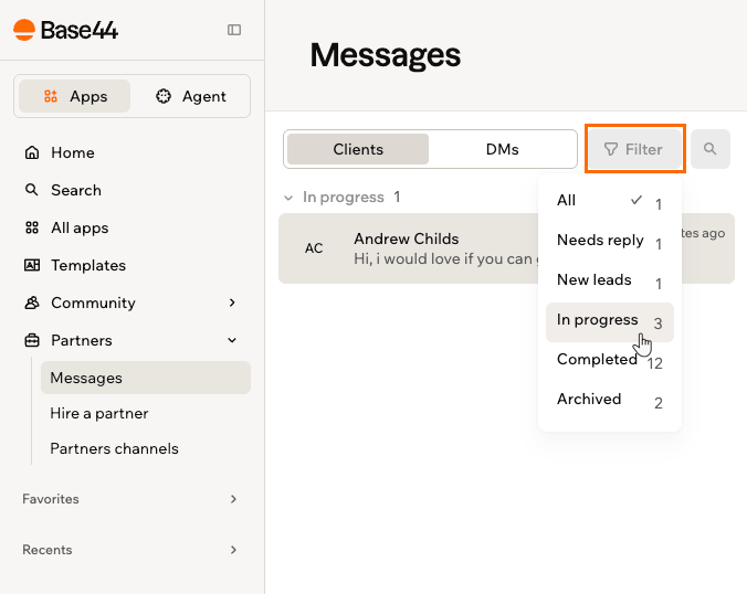 Clients タブの Filter メニュー。All、Needs reply、New leads、In progress、Completed、Archived の各ステージと件数を表示