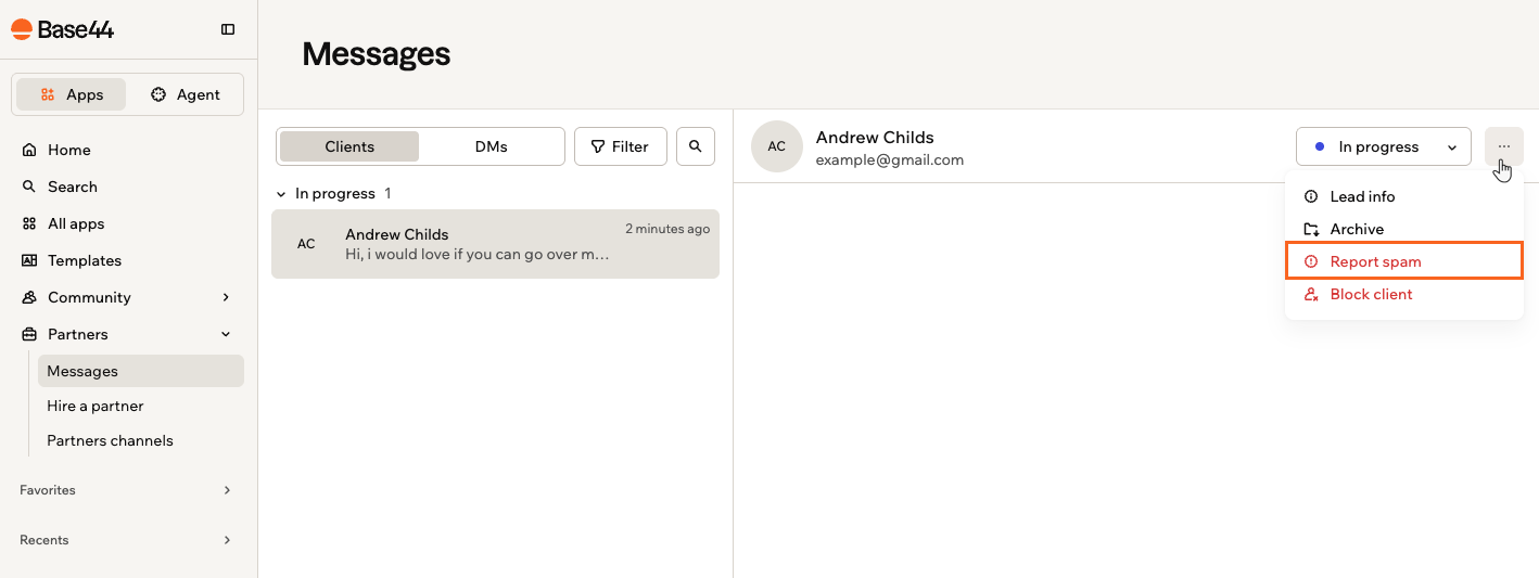 El menú More Actions en una conversación de cliente, con Report spam resaltado junto a Block client