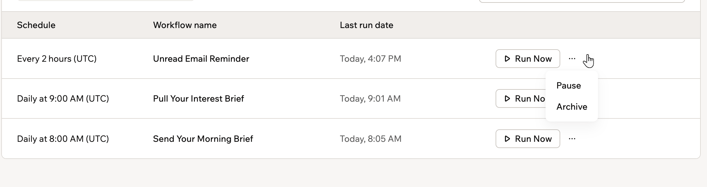 Ein Screenshot des More-Actions-Menüs eines Workflows mit Pause und Archive