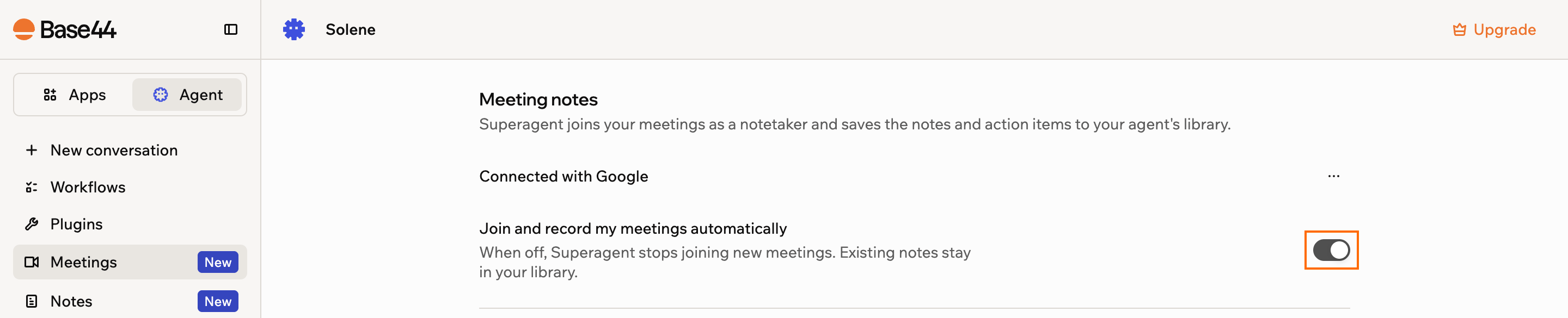 Uno screenshot del pannello Meetings con l'interruttore di partecipazione e registrazione automatiche evidenziato e attivo