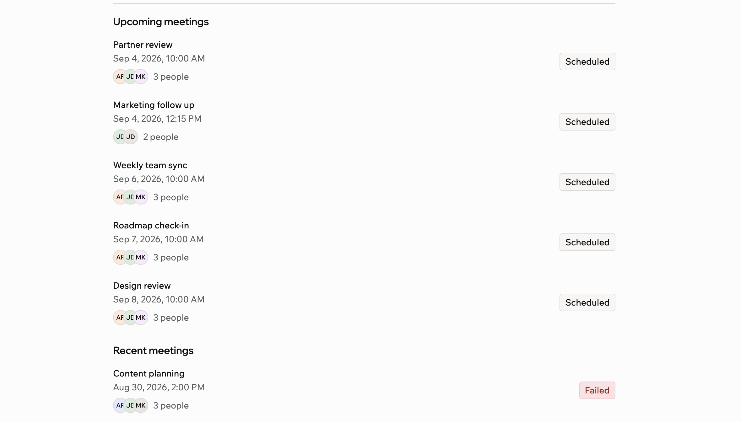 Uno screenshot delle riunioni future e recenti, ciascuna con il suo stato di registrazione