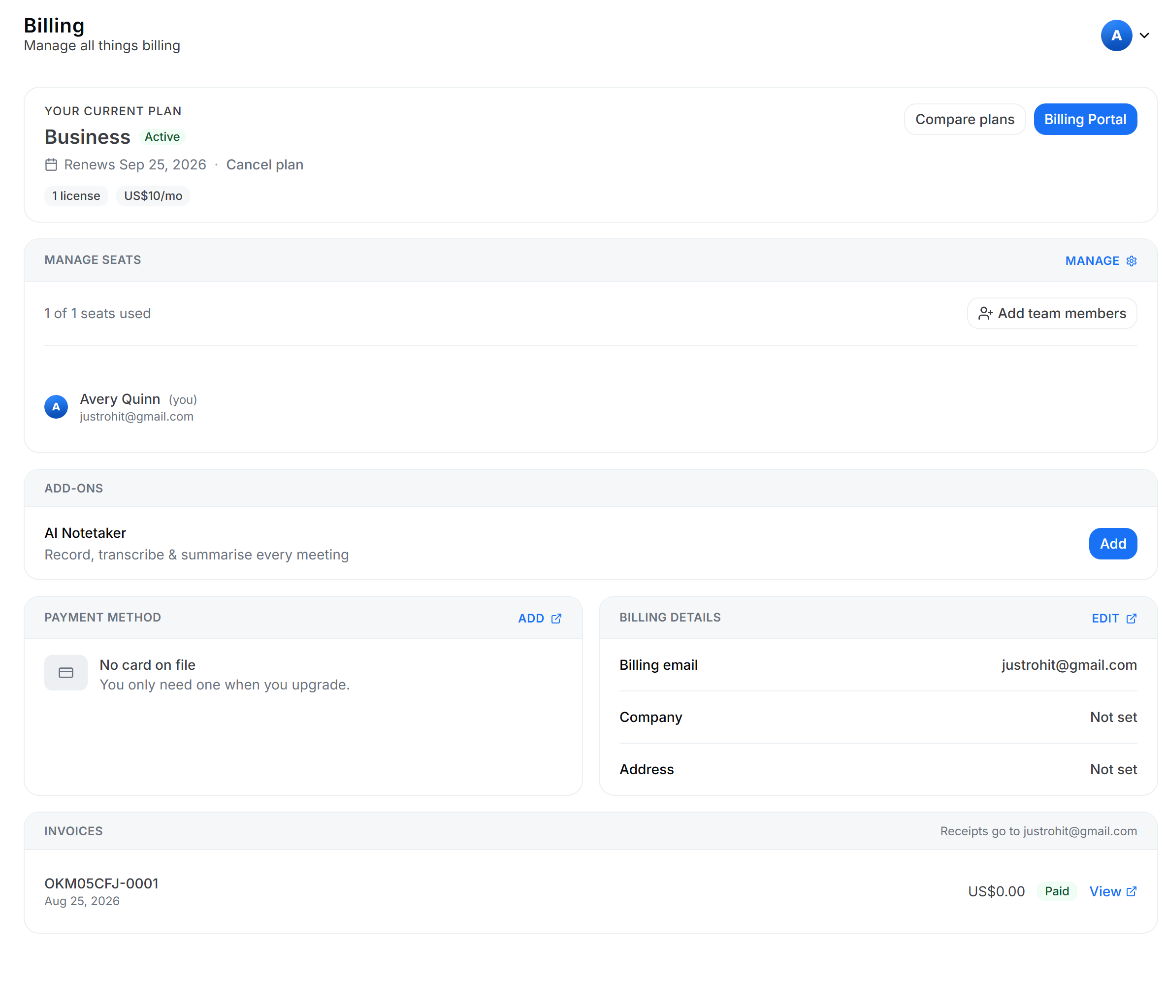 Subscription page showing the current plan and status alongside seats, payment method, billing details and invoices