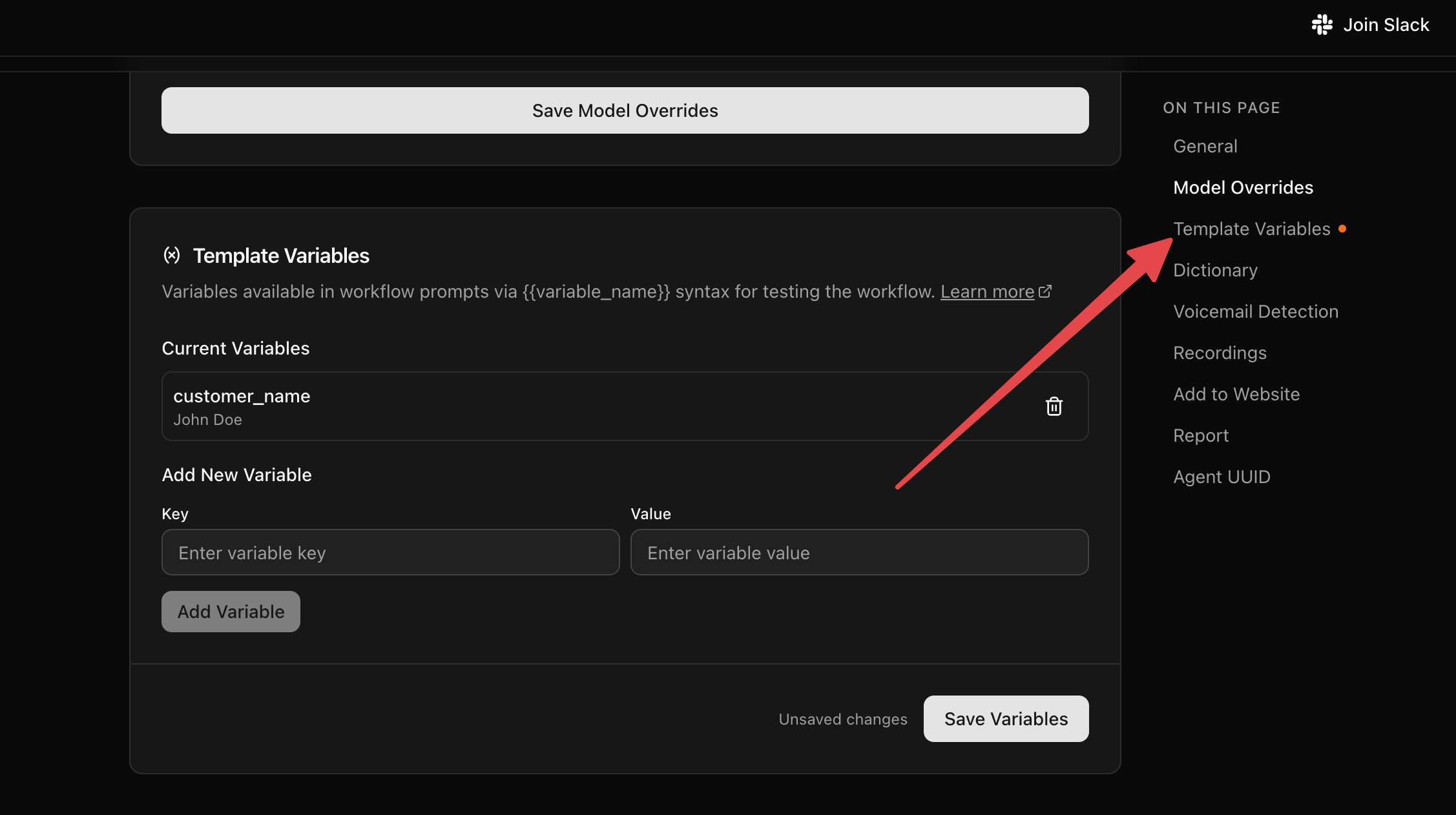 Painel de variáveis de template nas Settings do workflow, mostrando uma variável customer_name e campos para adicionar novos pares de chave/valor