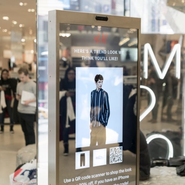 Innovationen im stationären Modehandel: H&M probiert Voice Interactive  Mirror aus