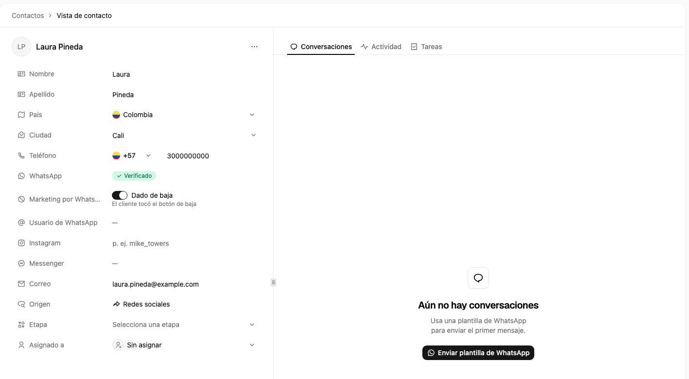 La vista de un contacto con el interruptor Marketing por WhatsApp activado, que muestra Dado de baja y que el cliente tocó el botón de baja