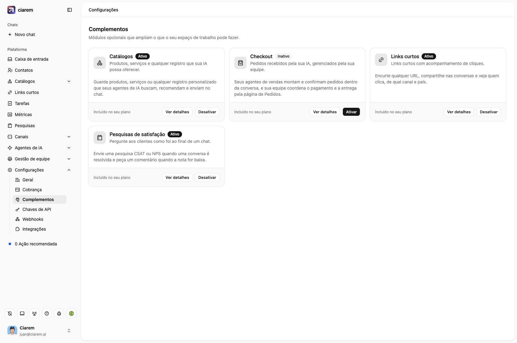 A página de Complementos em Configurações: Catálogos, Checkout, Links curtos e Pesquisas de satisfação, cada um com Ver detalhes e Ativar ou Desativar