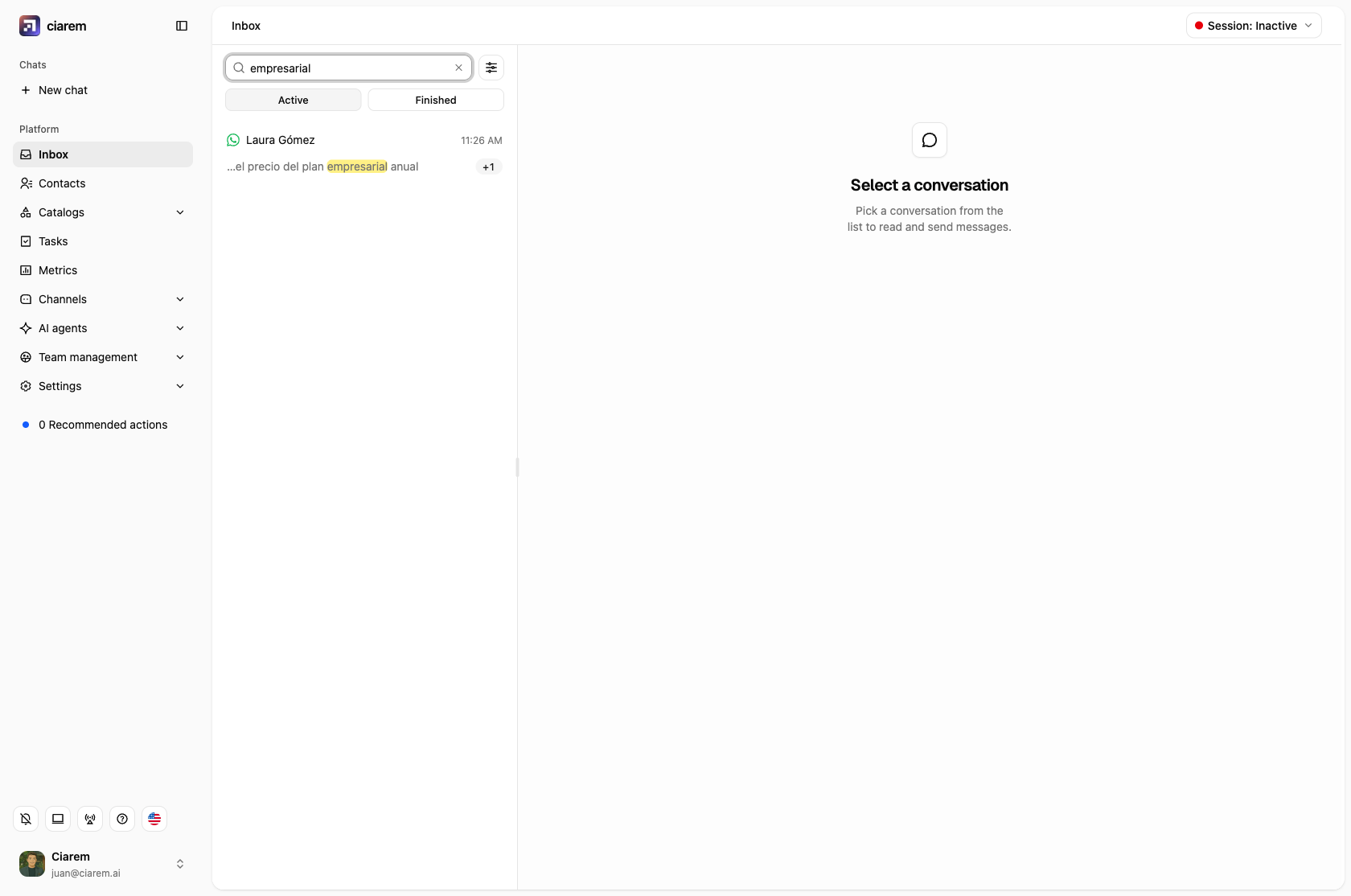 The inbox list searching for “empresarial”: the result shows the newest matching message with the term highlighted and a +1 badge
