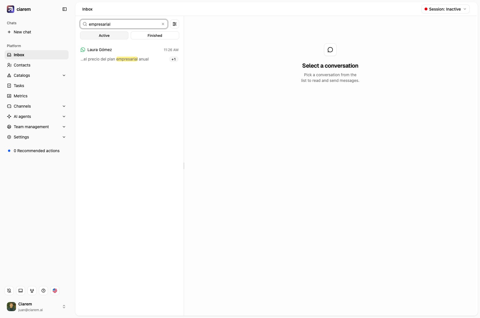 The inbox list searching for “empresarial”: the result shows the newest matching message with the term highlighted and a +1 badge