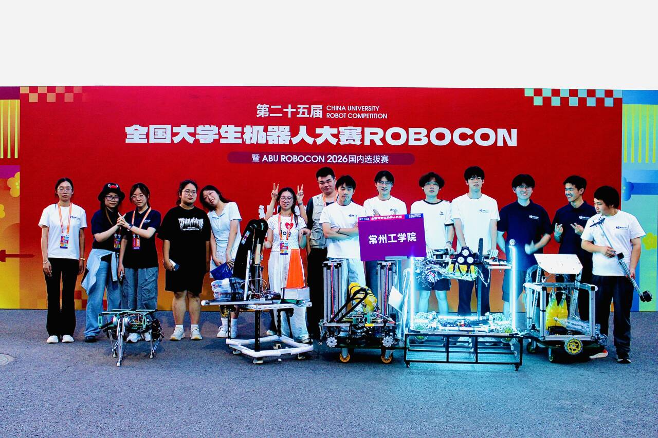 ROBOCON 2026:NEC 战队与参赛机器人全家福