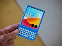 2._clicks_for_razr_in_hand