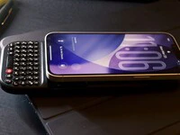 clicks_power_keyboard_iphone_17e_hero
