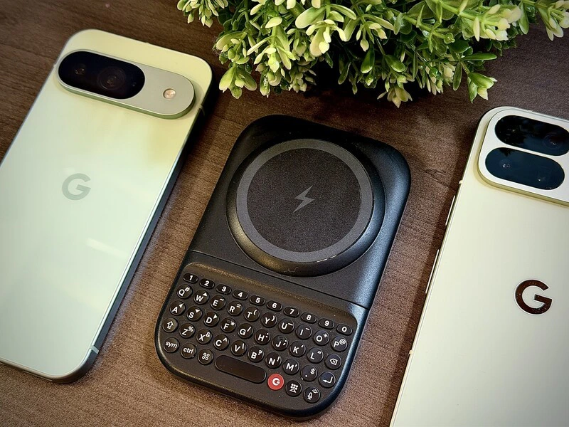 Power Keyboard W Two Pixel Phones
