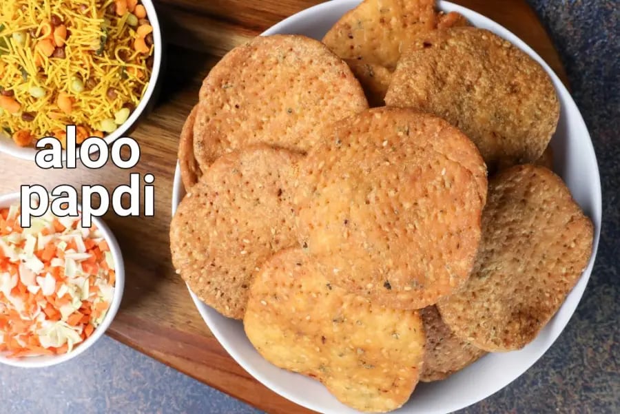 aloo-papdi-recipe-aloo-ki-mathri