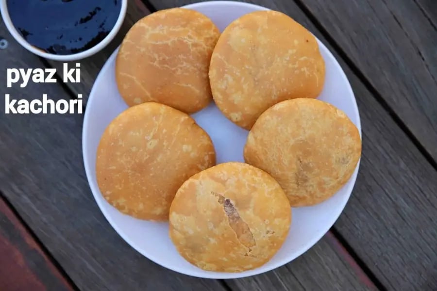 pyaz-ki-kachori-recipe-onion-kachori