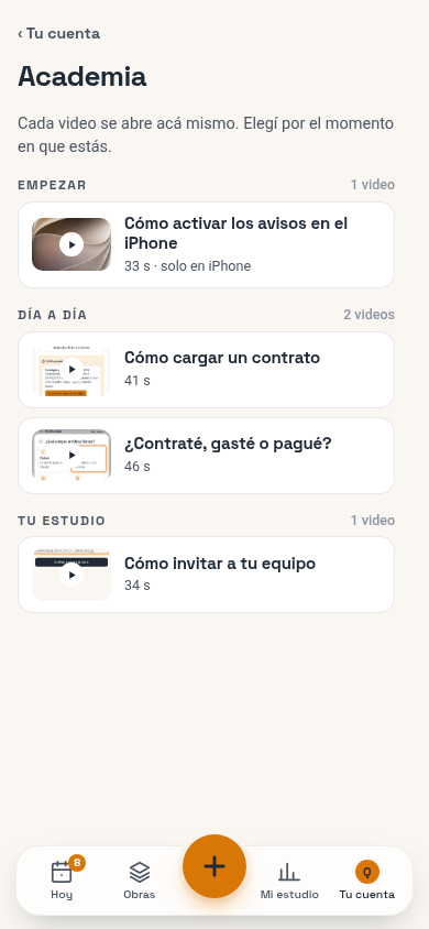 Academia en el celular: «Cada video se abre acá mismo. Elegí por el momento en que estás.», con Empezar, Día a día y Tu estudio