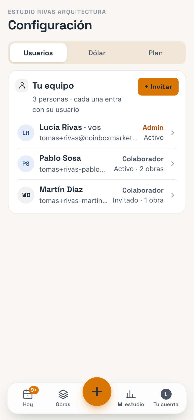 Configuración, Usuarios: la tarjeta Tu equipo con cada persona y el botón + Invitar