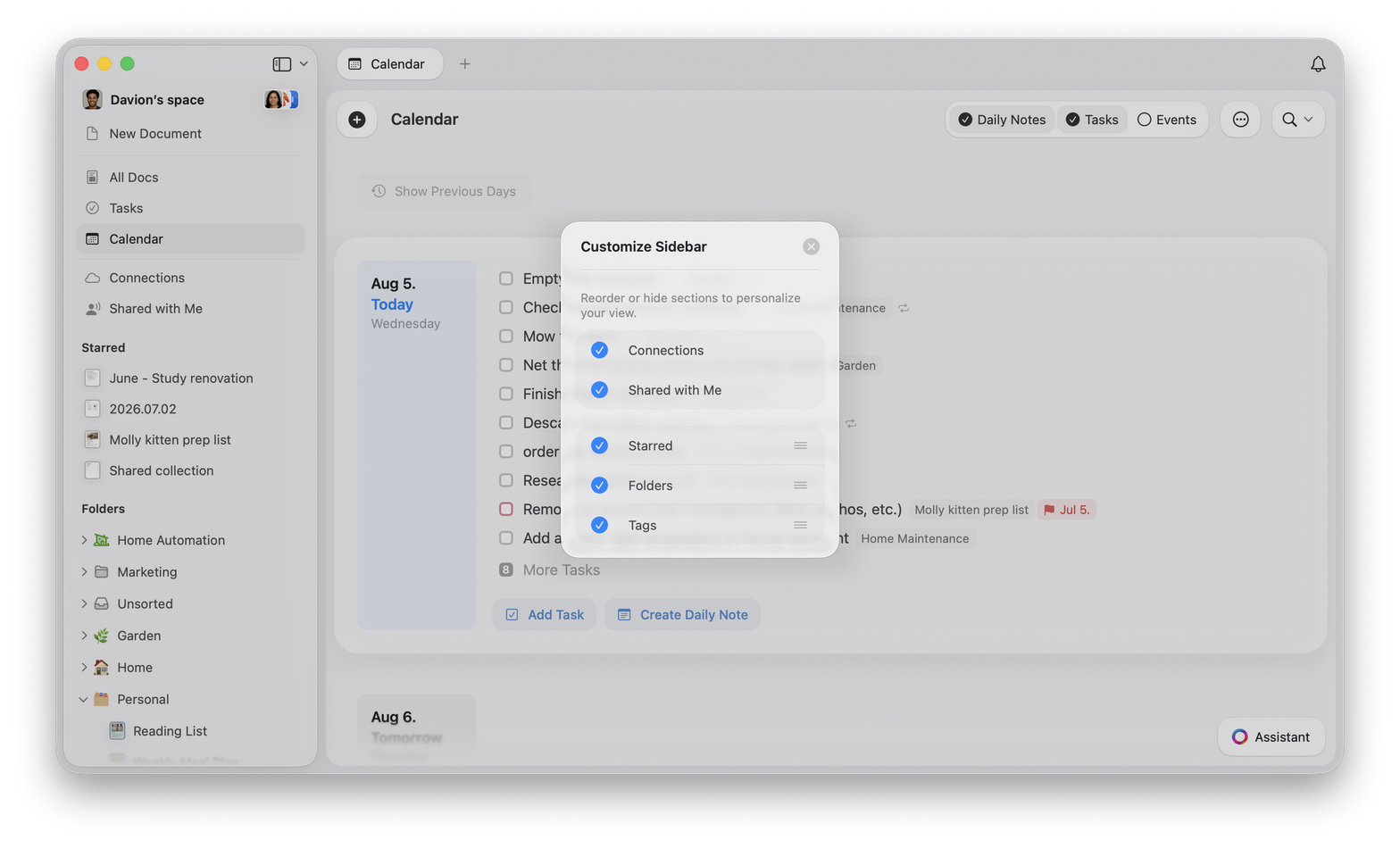 El panel Personalizar sidebar con controles para ocultar secciones y opciones de arrastre para reordenarlas