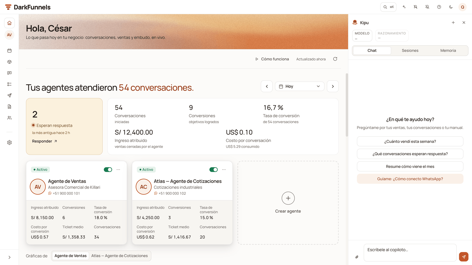 Copilot open to the right of the Home screen (Inicio) on the Chat tab, next to Sesiones (Sessions) and Memoria (Memory), with «¿En qué te ayudo hoy?» (How can I help you today?), four suggested questions and its compose box