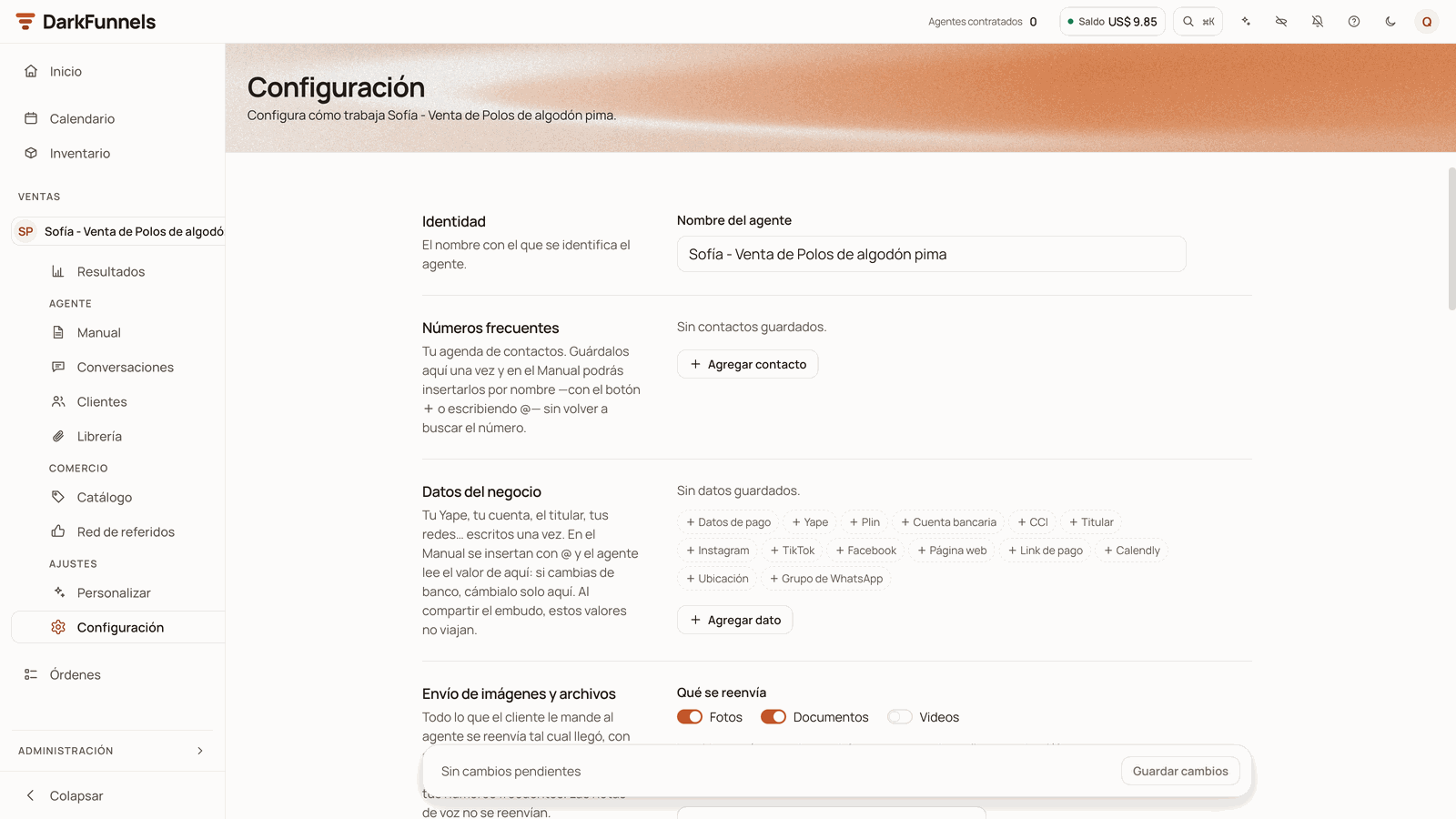 Pantalla Configuración del agente: la sección Identidad con el campo Nombre del agente; debajo, Números frecuentes (Sin contactos guardados) y Datos del negocio (Sin datos guardados); al pie, la barra Sin cambios pendientes con el botón Guardar cambios
