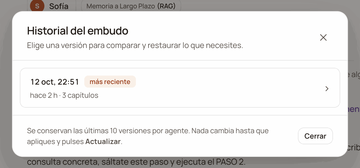 Historial del embudo (Funnel history) window with one version, 12 oct, 22:51, marked más reciente (most recent), hace 2 h · 3 capítulos (2 h ago · 3 chapters), and the note Se conservan las últimas 10 versiones por embudo (The last 10 versions per funnel are kept)