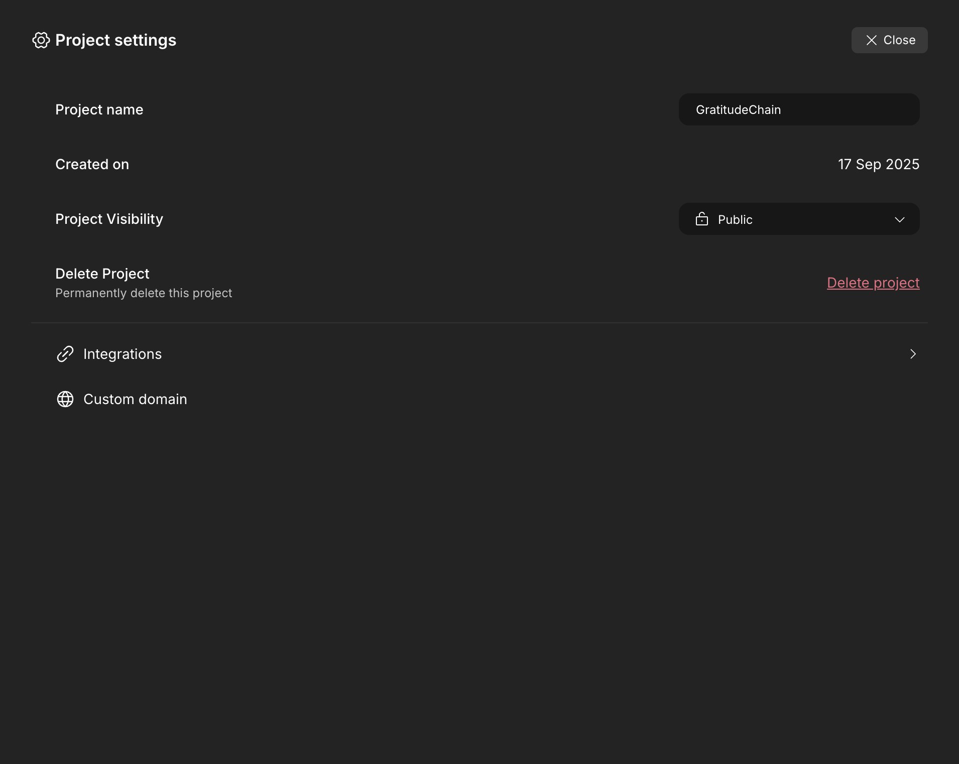 Project settings panel in dark mode with project name, creation date, visibility, delete project action, and integrations tab.