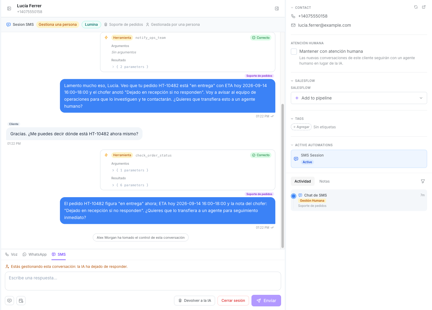 Cabecera del hilo con la píldora Gestiona una persona y Gestionada por una persona, la nota de sistema de la toma de control, el aviso de que estás gestionando esta conversación y la IA dejó de responder, y los botones Devolver a la IA, Cerrar sesión y Enviar