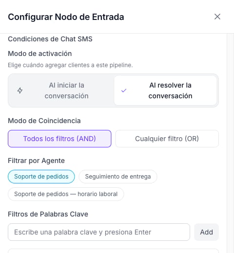 Panel de configuración del nodo de entrada con las condiciones de Chat SMS: modo de activación en Al resolver la conversación, Modo de Coincidencia en todos los filtros (Y), Filtrar por Agente con Soporte de pedidos seleccionado y un campo de Filtros de Palabras Clave