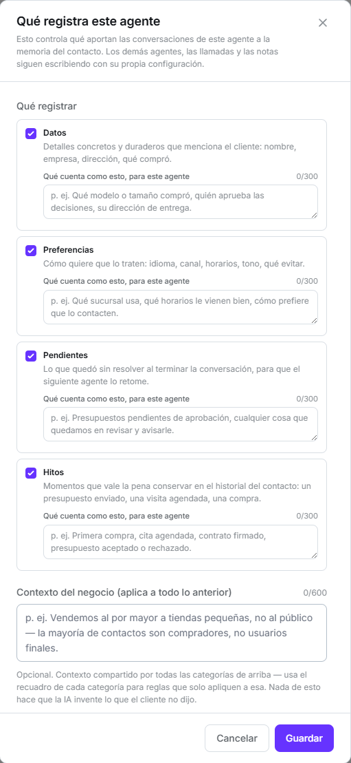 Modal Qué registra este agente con las categorías Datos, Preferencias, Pendientes e Hitos marcadas, y el campo de contexto del negocio