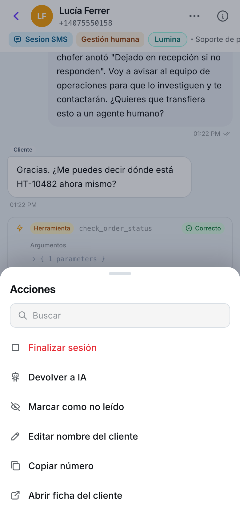 Un panel inferior titulado Acciones con un campo de búsqueda y las filas Finalizar sesión en rojo, Devolver a la IA, Marcar como no leída, Editar nombre del cliente, Copiar número y Abrir ficha del cliente