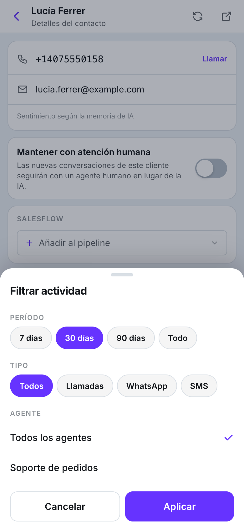 Un panel inferior titulado Filtrar actividad con los chips de periodo 7 días, 30 días, 90 días y Todo, los chips de tipo Todos, Llamadas, WhatsApp y SMS, una lista de agentes con Todos los agentes marcado, y los botones Cancelar y Aplicar